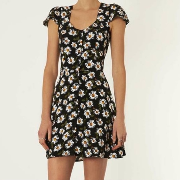 Topshop Dresses & Skirts - Topshop Daisy Tea Dress